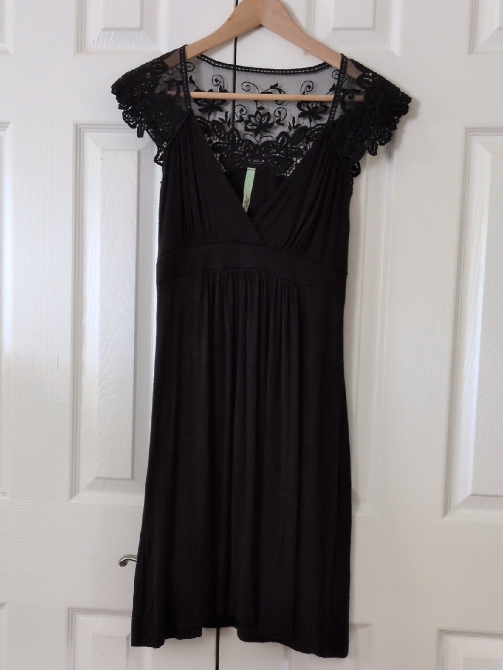 Bella woman's Black Lace Yoke V-Neck dress M